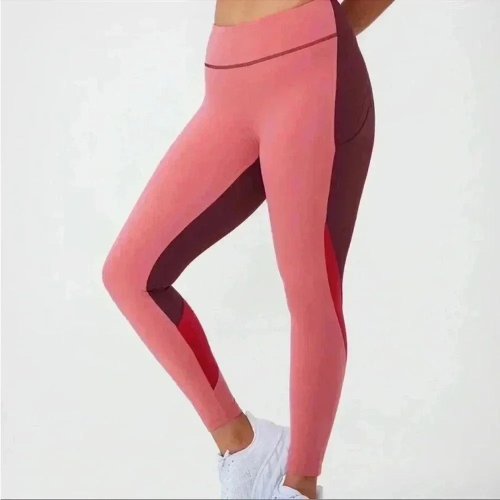 Outdoor Voices Desert Rose Zoom 7/8 Length leggings Small Compression Pockets